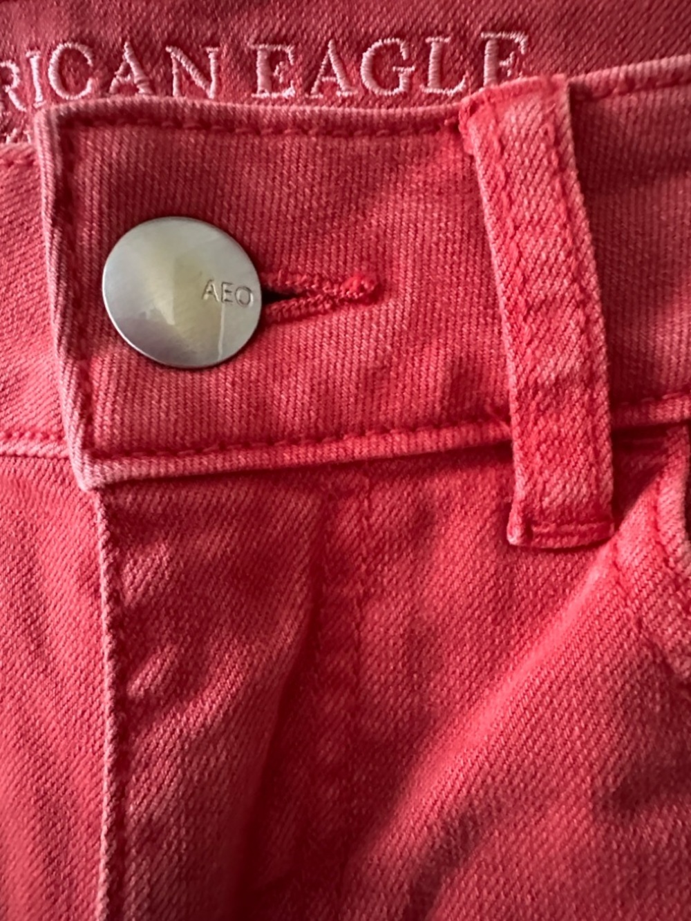 American Eagle Outfitters Women's Red Denim Rolled Hem Shorts Size 2 - Picture 3 of 4